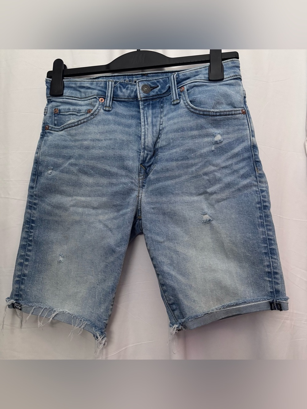 American Eagle Outfitters men’s Light Blue Distressed Denim Shorts Size 30